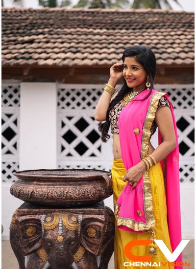 Tamil Actress Sakshi Agarwal Photos