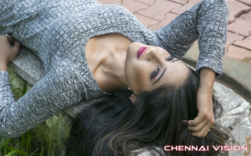 Tamil Actress Sakshi Agarwal Photos by Chennaivision