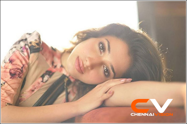 Tamil Actress Tamanna Photos