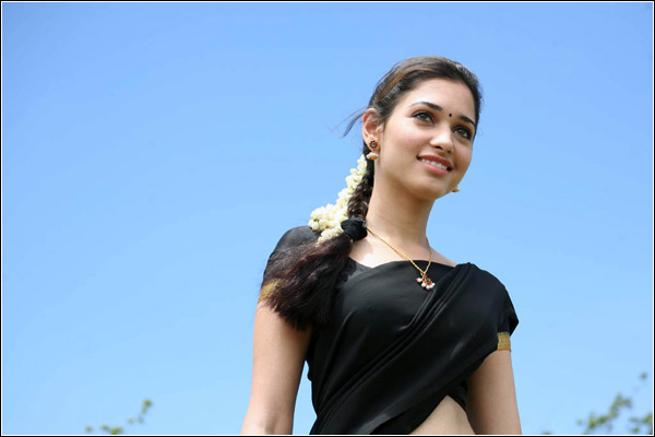 Tamil Actress Tamanna Photos