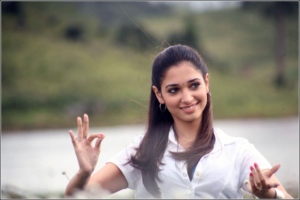 Tamil Actress Tamanna Photos