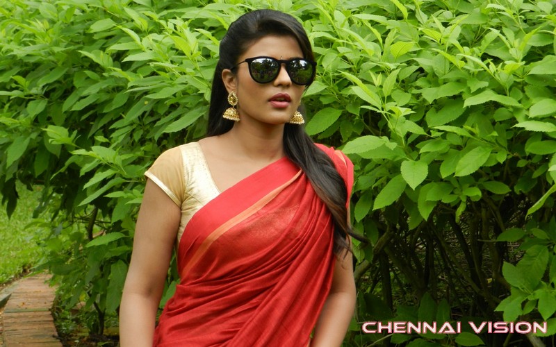 Hello Naan Pei Pesuren Tamil Movie Photos by Chennaivision