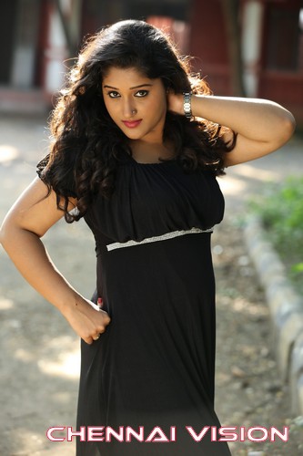 Onbathilirundhu Pathuvarai Tamil Movie Photos