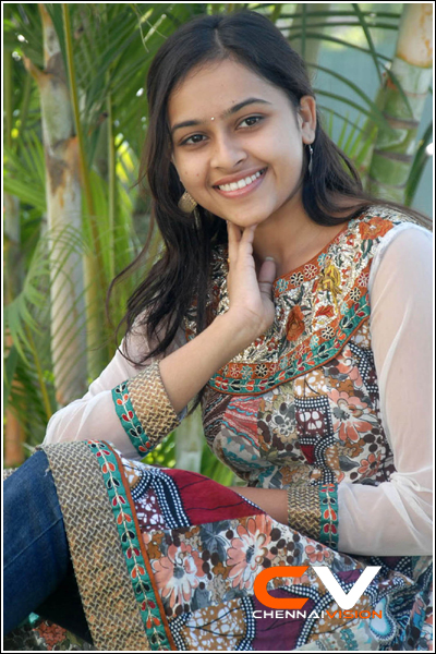 Tamil Actress Sri Divya Photos by Chennaivision