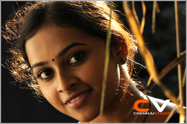 Tamil Actress Sri Divya Photos by Chennaivision