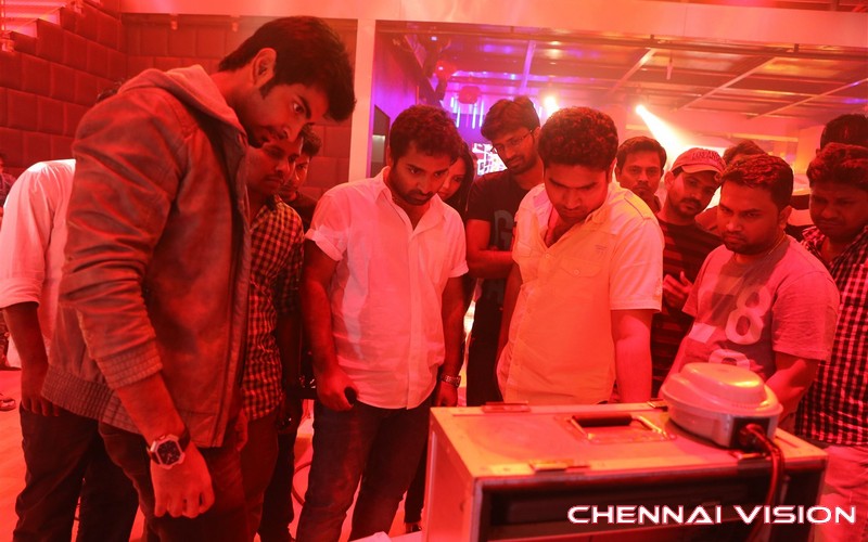 Kanithan Tamil Movie Working Photos