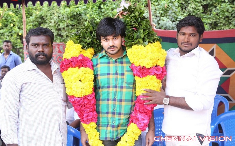 Manidan Tamil Movie Poojai Photos by Chennaivision