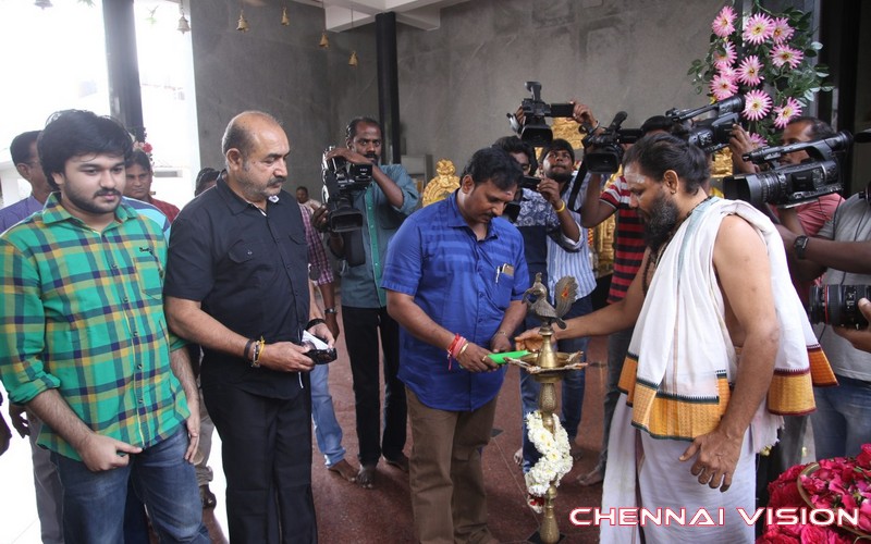 Manidan Tamil Movie Poojai Photos by Chennaivision