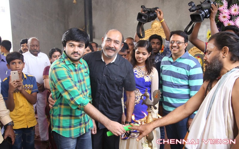 Manidan Tamil Movie Poojai Photos by Chennaivision