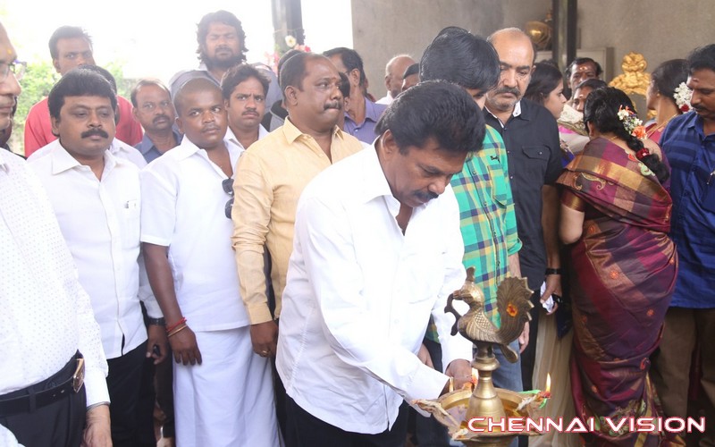 Manidan Tamil Movie Poojai Photos by Chennaivision