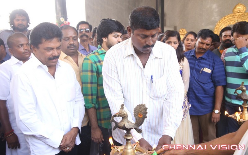 Manidan Tamil Movie Poojai Photos by Chennaivision