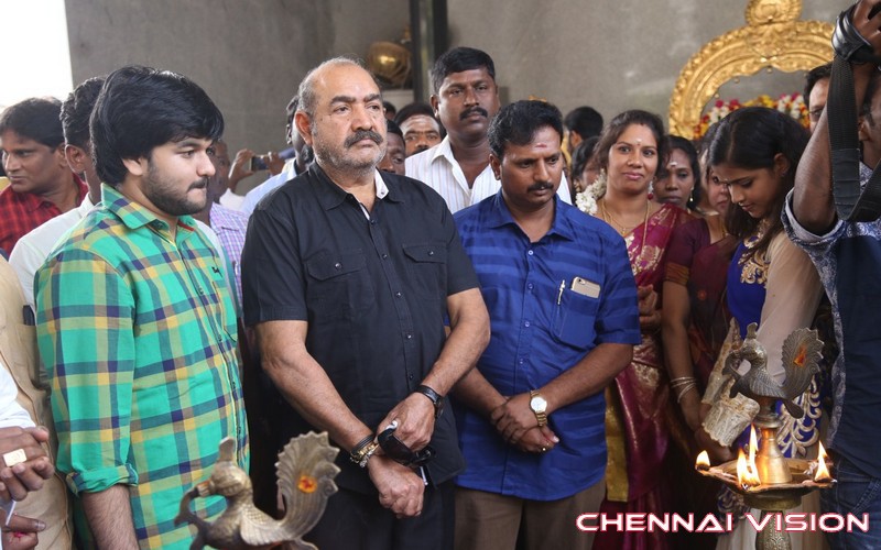 Manidan Tamil Movie Poojai Photos by Chennaivision