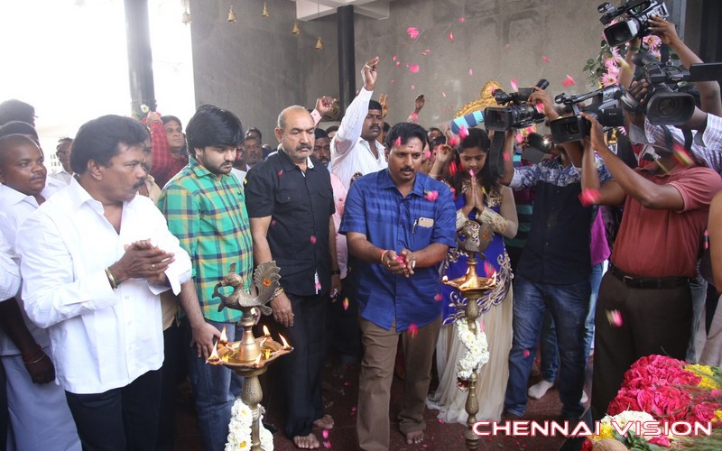 Manidan Tamil Movie Poojai Photos by Chennaivision