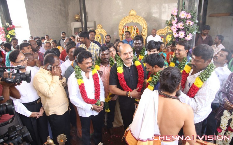 Manidan Tamil Movie Poojai Photos by Chennaivision