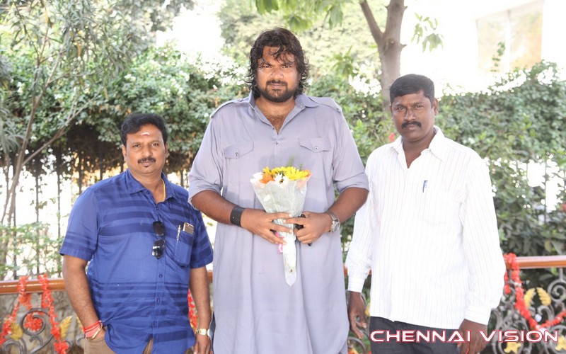 Manidan Tamil Movie Poojai Photos by Chennaivision