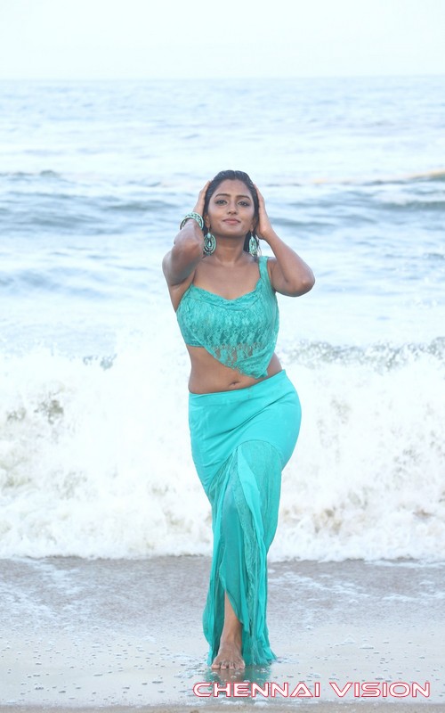 Oyee Tamil Movie Photos by Chennaivision