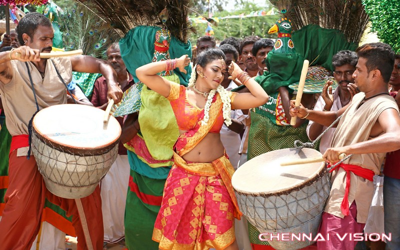 Oyee Tamil Movie Photos by Chennaivision