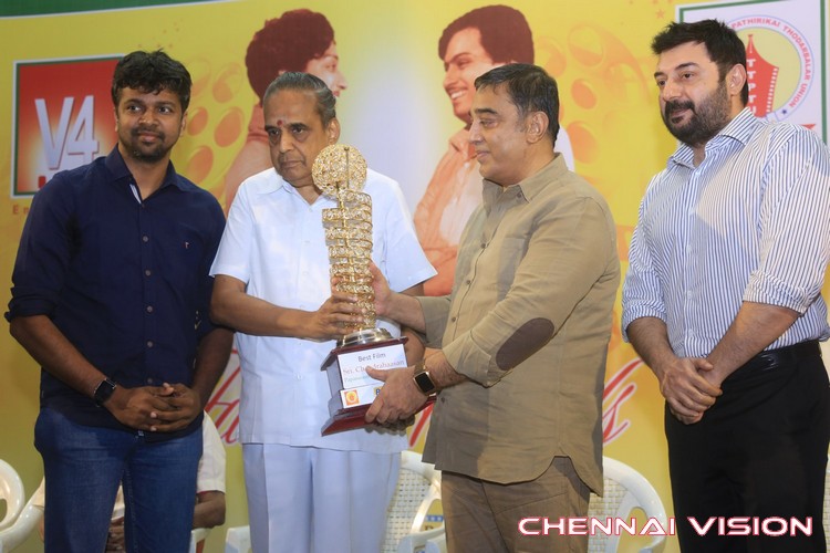 V4 Entertainers Film Awards 2015 by Chennaivision