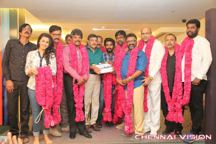 Kadavul Irukkuran Kumaru Movie 1st day On location Photos