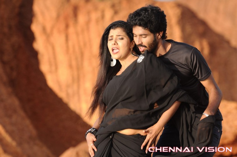 Nee Enna Maayam Seithai Tamil Movie Photos by Chennaivision