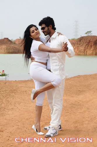 Nee Enna Maayam Seithai Tamil Movie Photos by Chennaivision