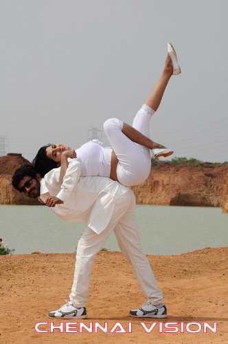 Nee Enna Maayam Seithai Tamil Movie Photos by Chennaivision