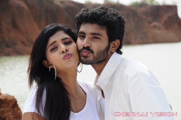 Nee Enna Maayam Seithai Tamil Movie Photos by Chennaivision