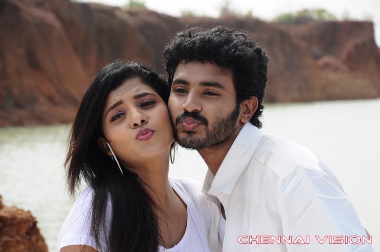 Nee Enna Maayam Seithai Tamil Movie Photos by Chennaivision