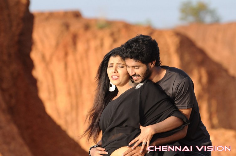 Nee Enna Maayam Seithai Tamil Movie Photos by Chennaivision