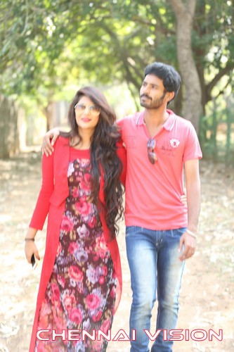 Nee Enna Maayam Seithai Tamil Movie Photos by Chennaivision