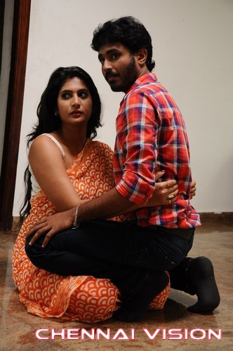 Nee Enna Maayam Seithai Tamil Movie Photos by Chennaivision