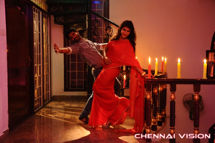 Nee Enna Maayam Seithai Tamil Movie Photos by Chennaivision