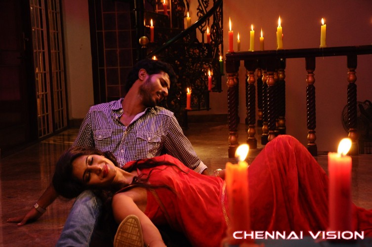 Nee Enna Maayam Seithai Tamil Movie Photos by Chennaivision