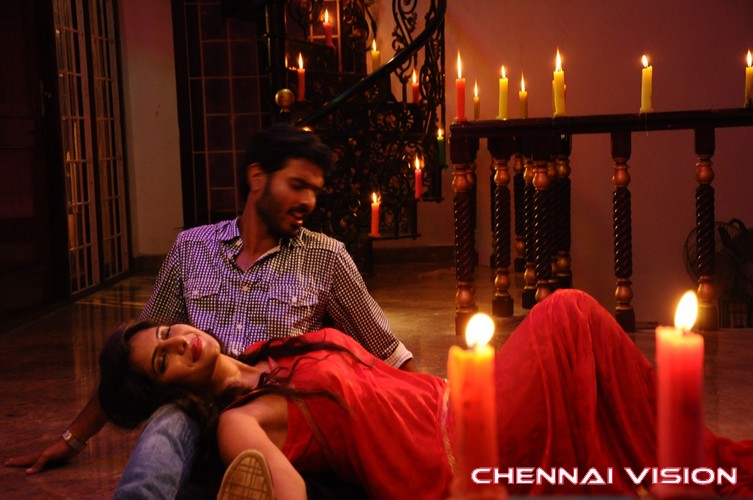 Nee Enna Maayam Seithai Tamil Movie Photos by Chennaivision