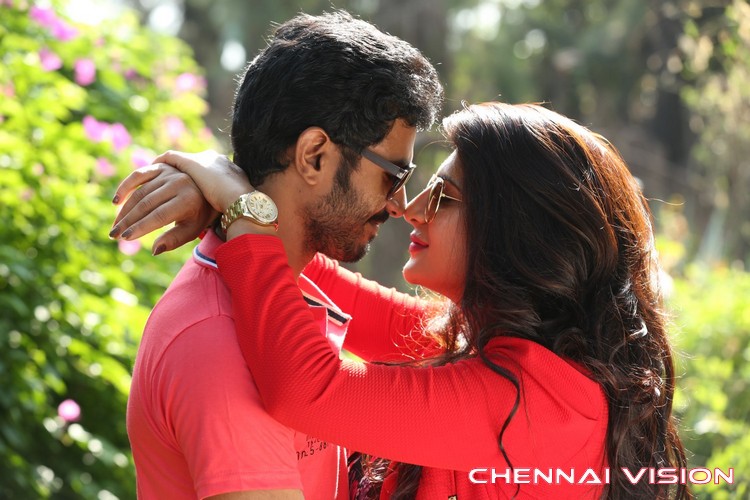 Nee Enna Maayam Seithai Tamil Movie Photos by Chennaivision