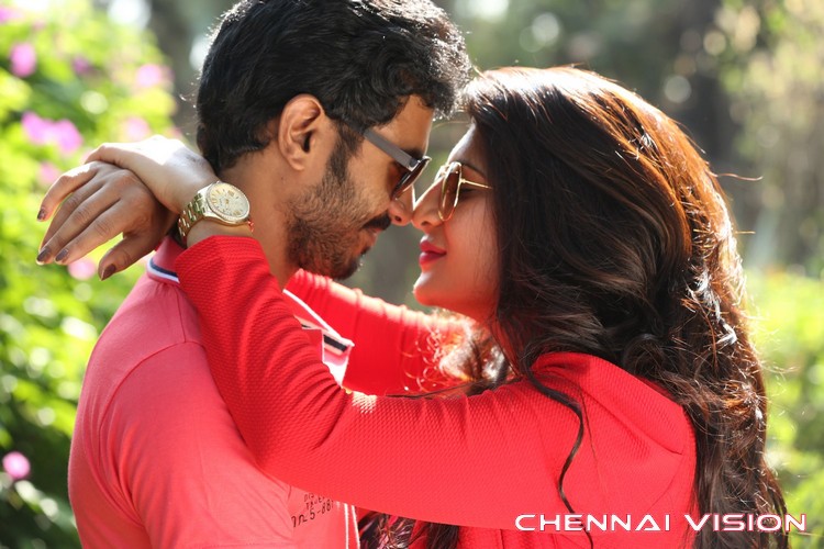 Nee Enna Maayam Seithai Tamil Movie Photos by Chennaivision