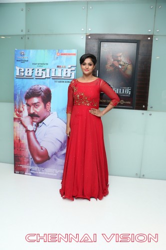 Tamil Actress Remya Nambeesan Photos by Chennaivision