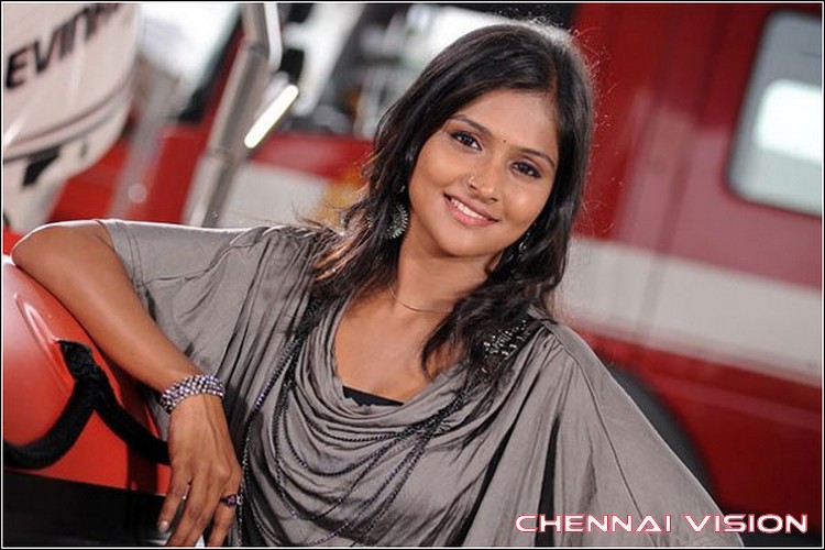 Tamil Actress Remya Nambeesan Photos by Chennaivision