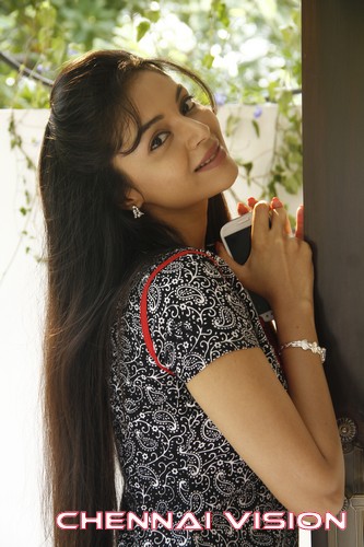 Tamil Actress Sanam Shetty Photos by Chennaivision