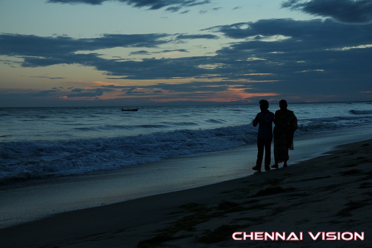 Yendru Thaniyum Tamil Movie Photos by Chennaivision