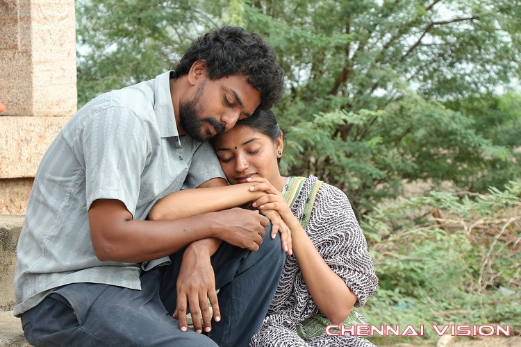 Yendru Thaniyum Tamil Movie Photos by Chennaivision