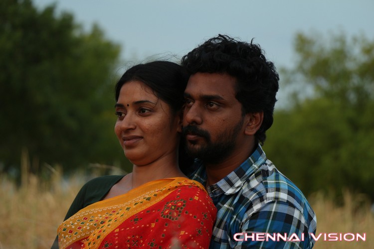 Yendru Thaniyum Tamil Movie Photos by Chennaivision