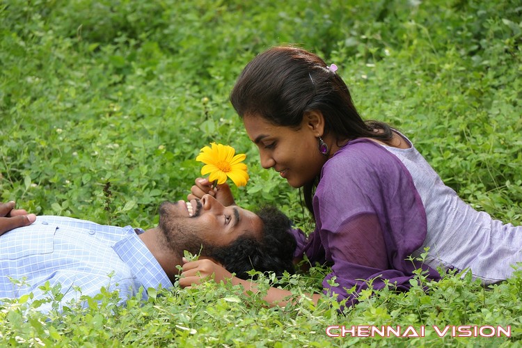 Yendru Thaniyum Tamil Movie Photos by Chennaivision