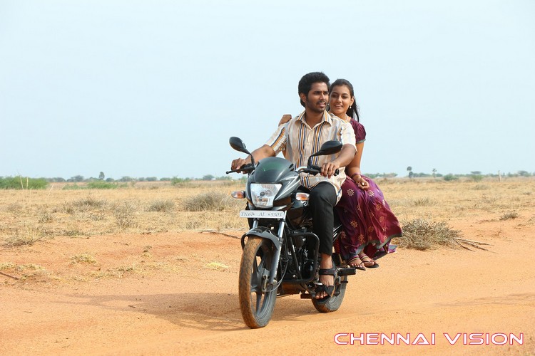 Yendru Thaniyum Tamil Movie Photos by Chennaivision