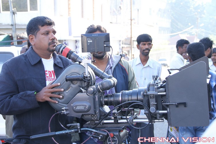 Kandaen Kaathal Kondaen Tamil Movie Working Photos