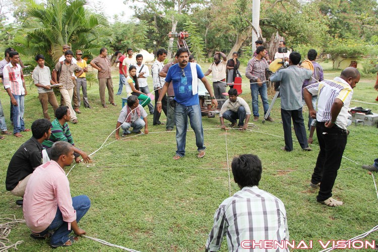 Kandaen Kaathal Kondaen Tamil Movie Working Photos