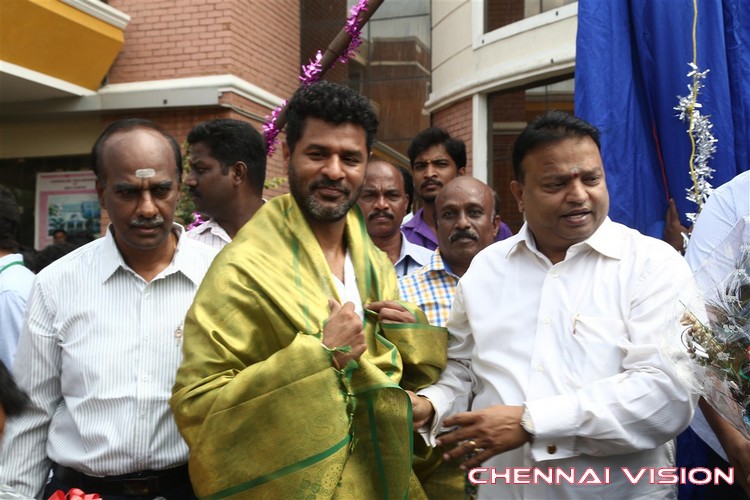 Prabhu Deva Inaugurate Michael Jackson Granite Statue Photos