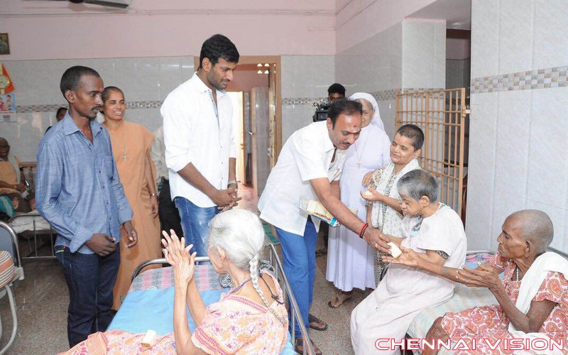 Actor Vishal Provide Food for Mercy Home Photos