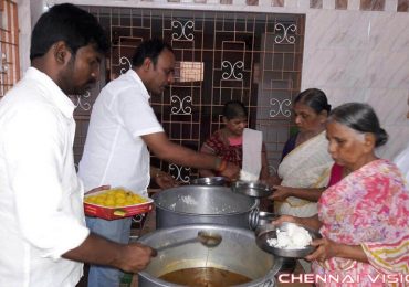 Actor Vishal Provide Food for Mercy Home Photos