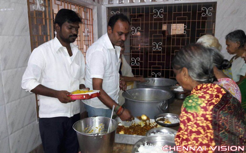 Actor Vishal Provide Food for Mercy Home Photos